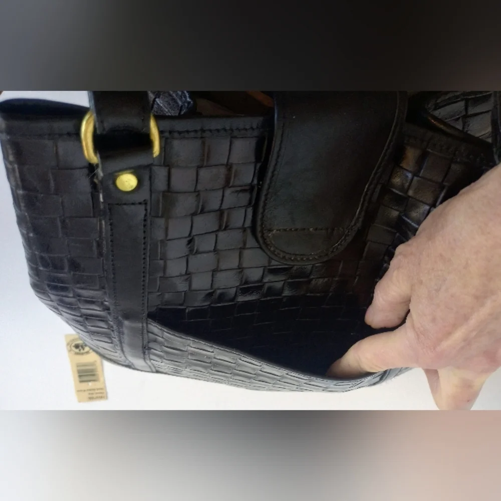 Black Woven Leather Shoulder Bag - Picture 7 of 13